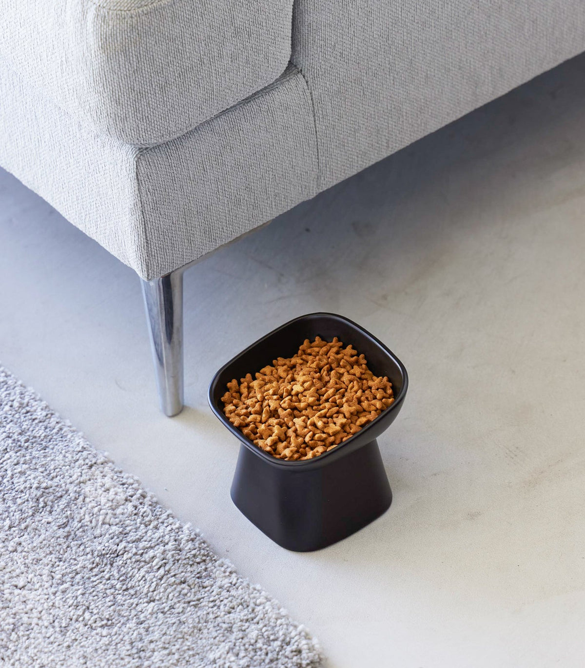 Tilted Pet Food Bowl